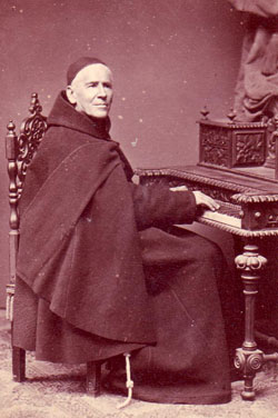 Pater Peter Singer an seinem Pansymphonikon